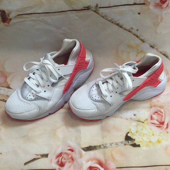 Nike Shoes - ❗️SOLD❗️NIKE Huarache Run Pink and White